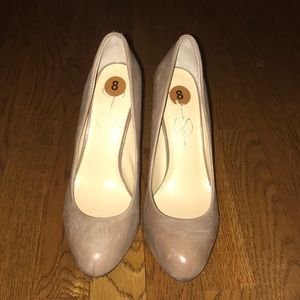 Jessica Simpson pumps